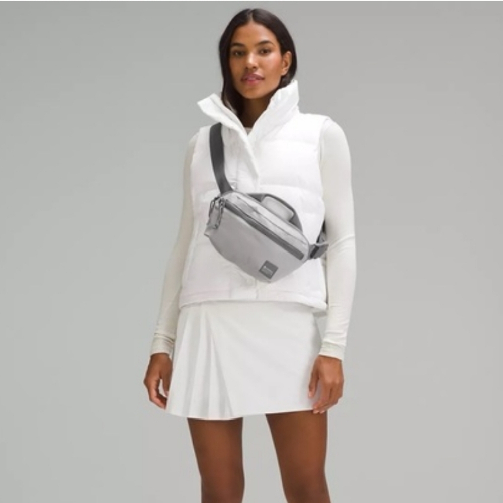 Lululemon All Day Essentials Silver Drop/Asphault Grey Belt Bag Unisex - Picture 2 of 9